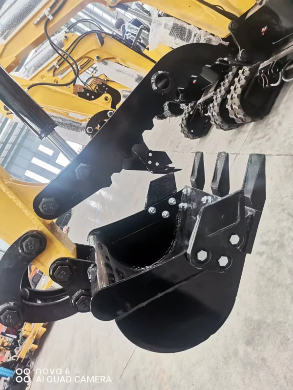 TYPHON-Attachments-Hydraulic-Thumb-Clip5.webp