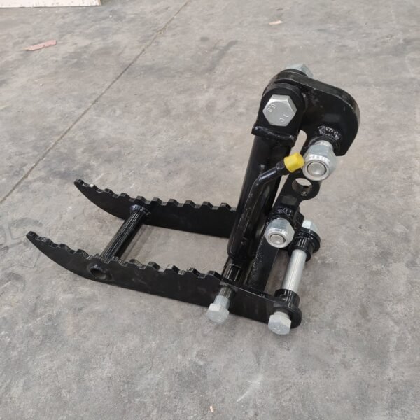 TYPHON-Attachments-Hydraulic-Thumb-Clip7-scaled-1-1.jpg