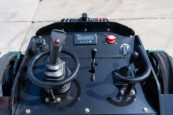 TYPHON-STOMP-X130020-1.jpg TYPHON-STOMP-X130020-1.jpg