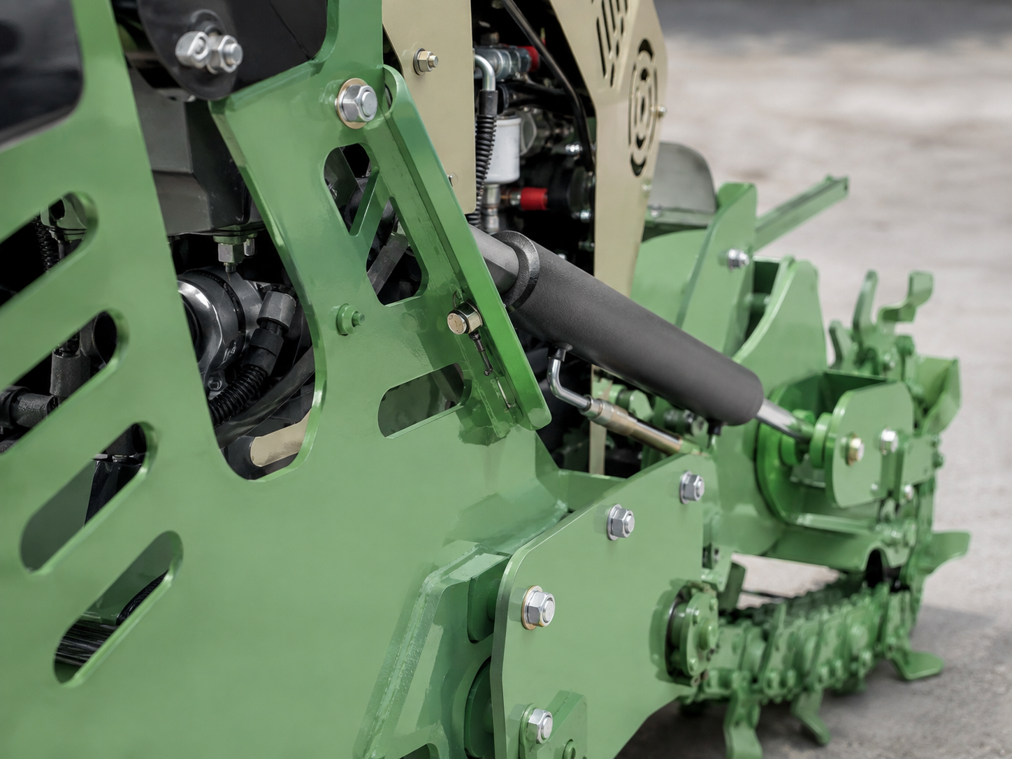 GroundRipper GRX1 hydraulic system